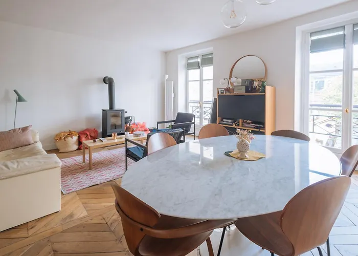 Modern Rustic-style 7th Arrondissement!
