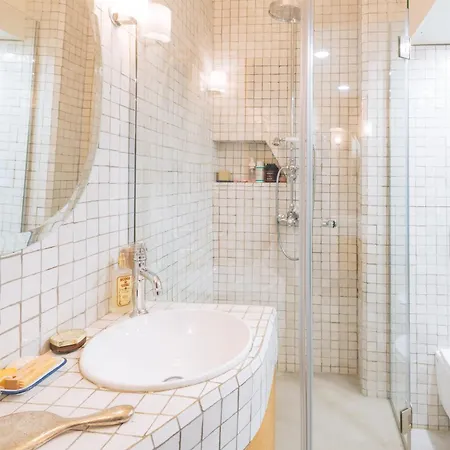 Modern Rustic-style 7th Arrondissement! Parigi