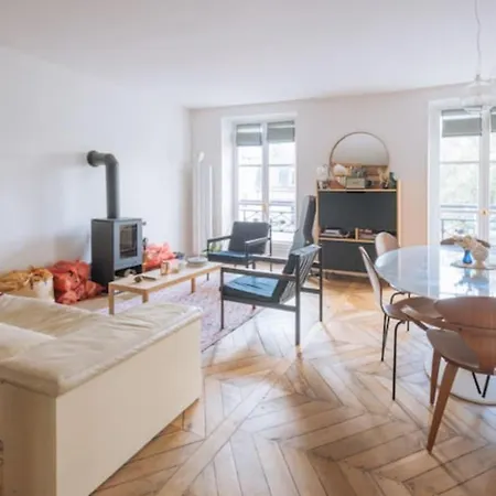 Modern Rustic-style 7th Arrondissement! Paris