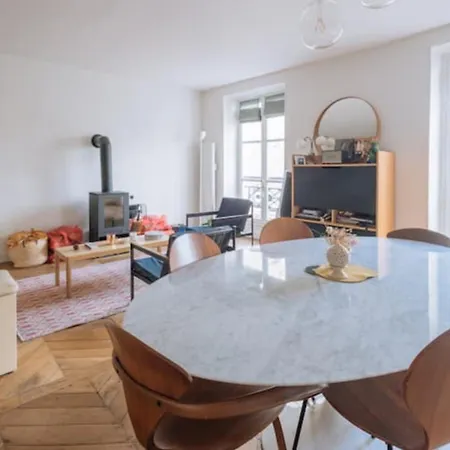 Apartment Modern Rustic-style 7th Arrondissement!