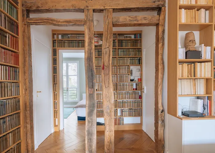 Modern Rustic-style 7th Arrondissement! דירה פריז