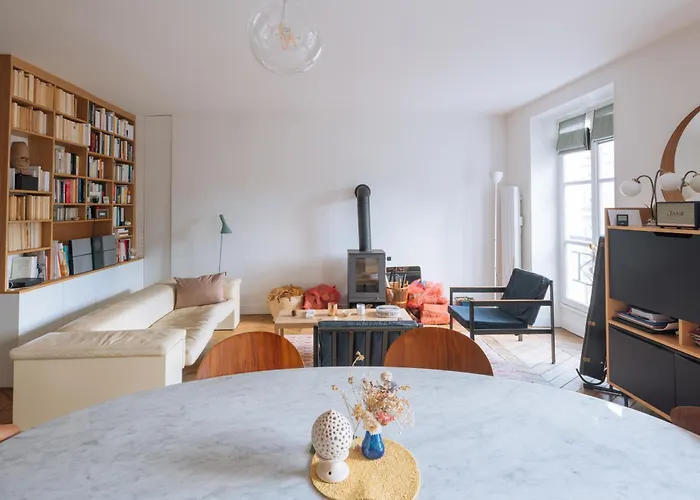 Modern Rustic-style 7th Arrondissement! דירה