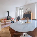 Modern Rustic-style 7th Arrondissement!