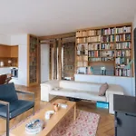 Modern Rustic-style 7th Arrondissement! דירה פריז